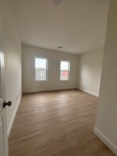 5 McGurk St, Unit 3rd Floor in New Bedford, MA - Building Photo - Building Photo