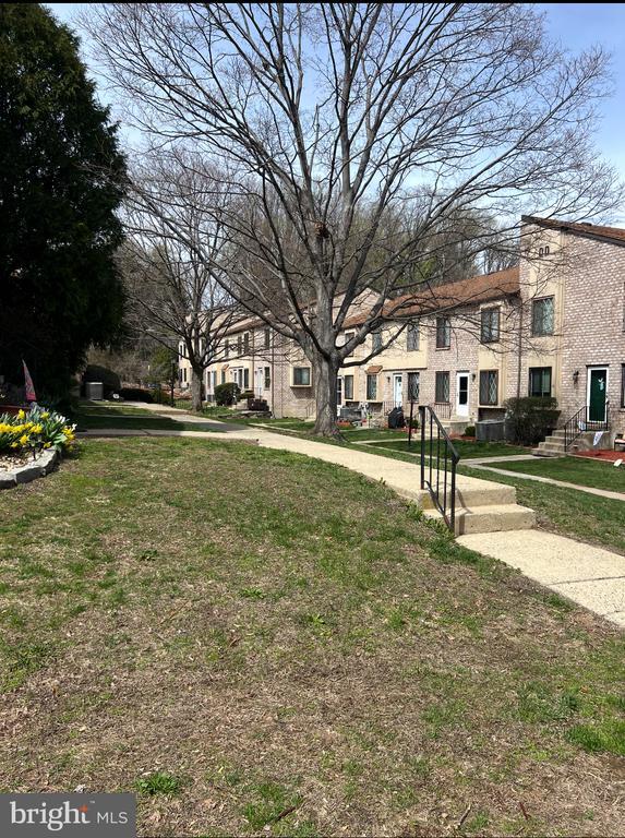 5200 Hilltop Dr in Brookhaven, PA - Building Photo - Building Photo