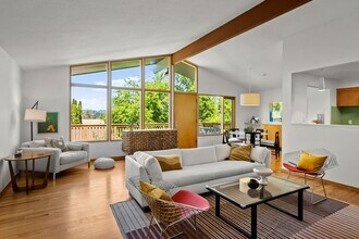1529 Hemlock St in Lake Oswego, OR - Building Photo - Building Photo