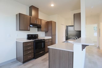 Mist Wood Apartments in Fairview, OR - Foto de edificio - Interior Photo
