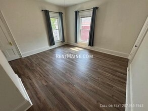 147 Essex St in Bangor, ME - Foto de edificio - Building Photo