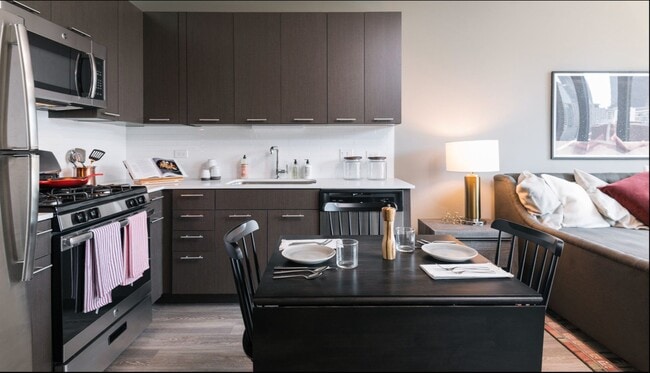 155 W Erie St in Chicago, IL - Foto de edificio - Building Photo