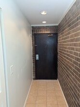 108 E Bailey Rd, Unit M in Naperville, IL - Foto de edificio - Building Photo