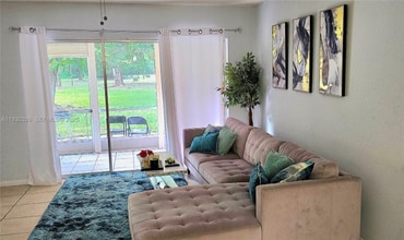 1910 Palmland Dr in Boynton Beach, FL - Foto de edificio - Building Photo