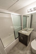 62 Boylston St, Unit 110 in Boston, MA - Foto de edificio - Building Photo