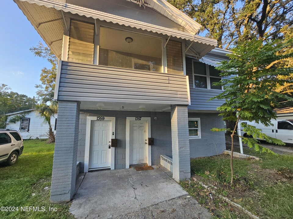 1359 W 22nd St in Jacksonville, FL - Foto de edificio