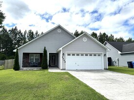 2000 W T Whitehead Dr in Jacksonville, NC - Building Photo
