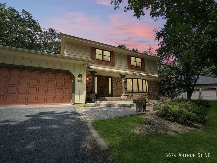 5674 Arthur St NE in Fridley, MN - Building Photo