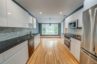 3 Fall Ln in Jericho, NY - Foto de edificio - Building Photo