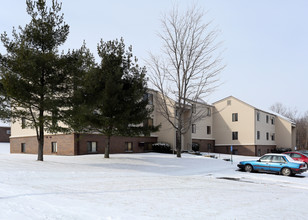 Valley View Estates in Youngstown, OH - Building Photo - Building Photo