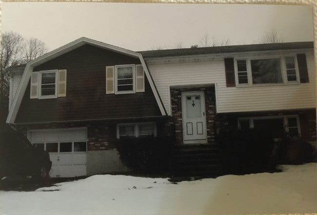 property at 9 Vine Ln