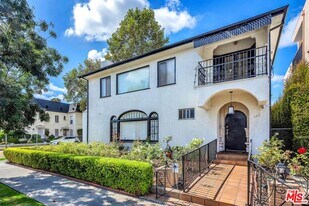 157 S Elm Dr in Beverly Hills, CA - Building Photo