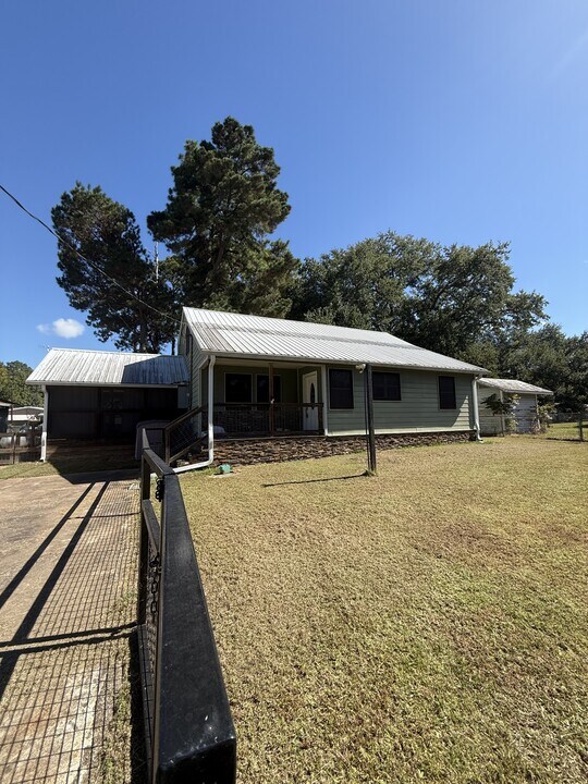 195 Gail St in Huntington, TX - Building Photo