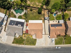 10303 Roehampton Ave in Bakersfield, CA - Building Photo - Building Photo