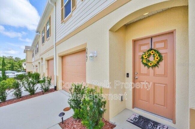 property at 3867 Hampstead Ln