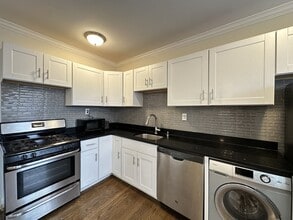 2127 N Dayton St, Unit 308 in Chicago, IL - Foto de edificio - Building Photo