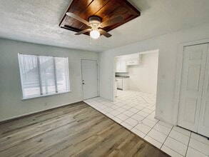 1203 Redwood St in Andrews, TX - Foto de edificio - Building Photo