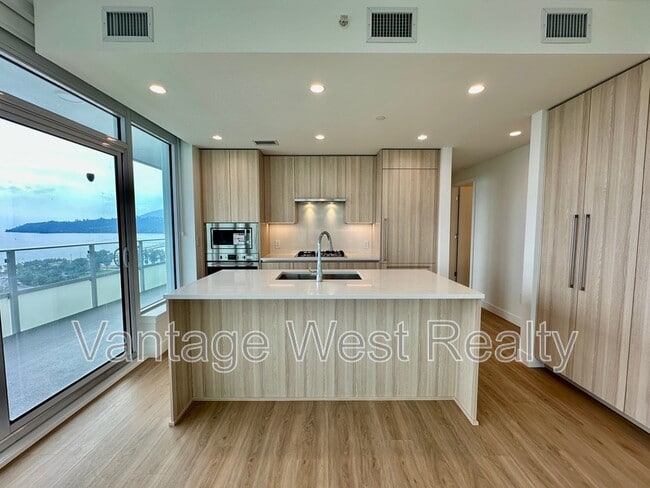 238 Leon Ave in Kelowna, BC - Building Photo - Building Photo
