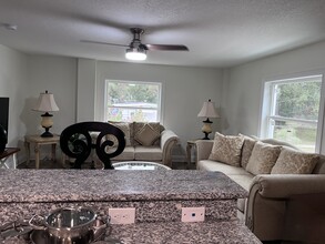 1147 E McDonald Ave, Unit 102 in Eustis, FL - Building Photo - Building Photo