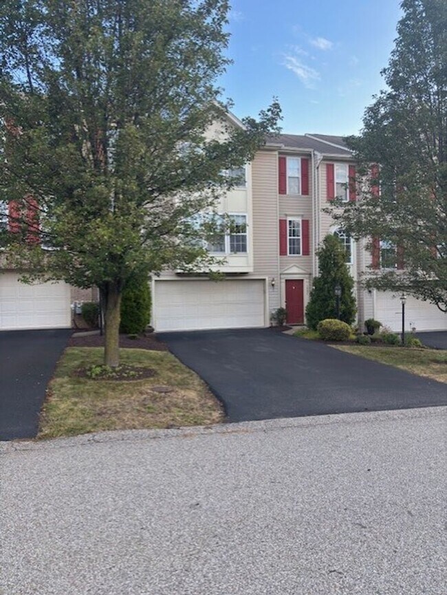 1907 Michael Dr in Pittsburgh, PA - Building Photo - Building Photo
