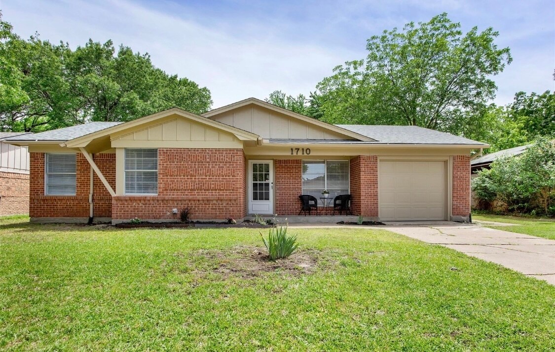 1710 W Hunt St in Sherman, TX - Building Photo