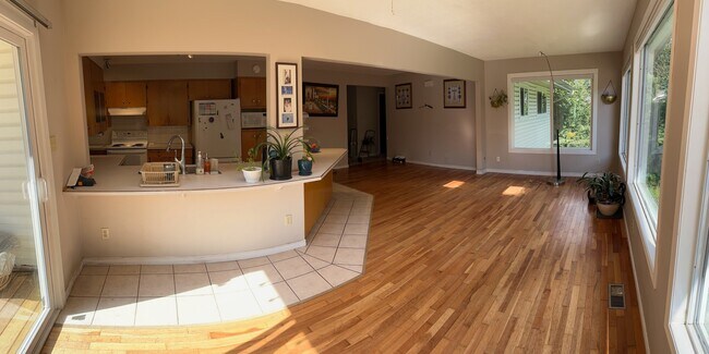 2561 Auto Rd SE in Salmon Arm, BC - Building Photo - Building Photo