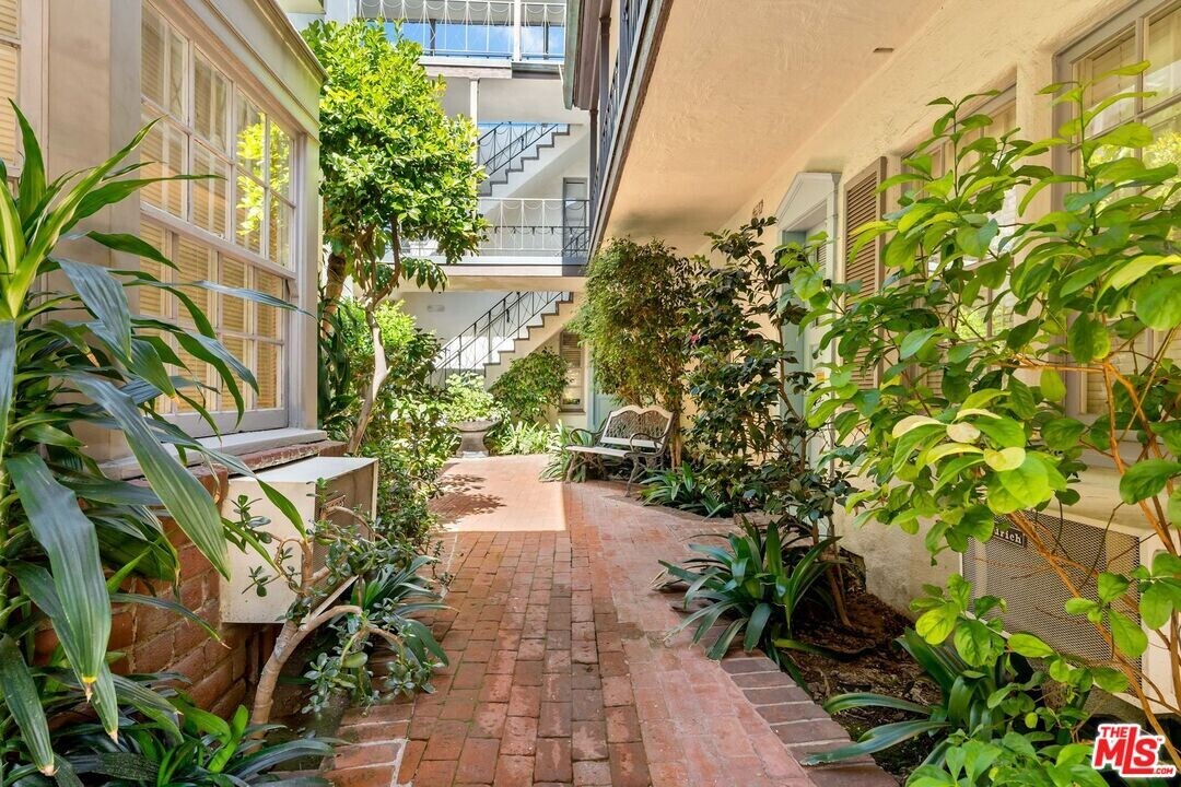 1324 Westwood Blvd in Los Angeles, CA - Building Photo