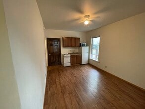 635 Howard Pl in Madison, WI - Foto de edificio - Building Photo