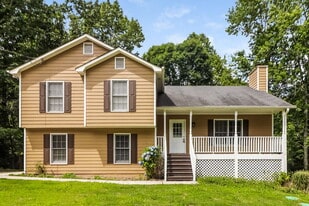 2035 Castle Royale Dr in Lawrenceville, GA - Building Photo