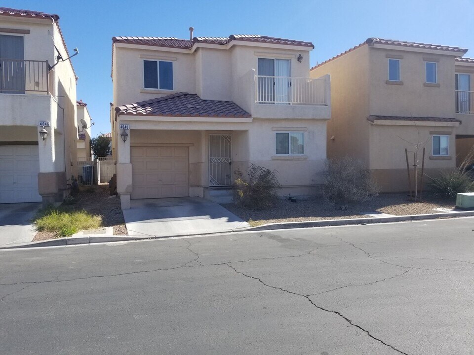 4040 Emerald Wood St in Las Vegas, NV - Building Photo