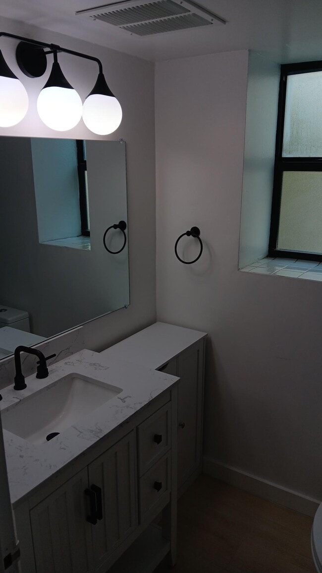 20301 NE 30th Ave, Unit Aventura Mall on circle in Aventura, FL - Building Photo - Building Photo