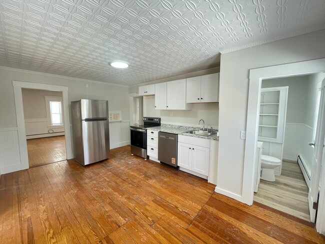 193 W Mitchell St in Manchester, NH - Building Photo - Building Photo