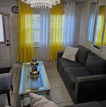 553 Robin Hill Cir in Brandon, FL - Building Photo - Building Photo