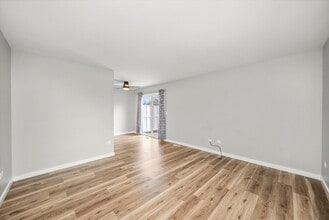 1033 Glouchester Harbor in Schaumburg, IL - Building Photo - Building Photo