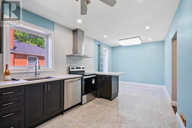 31 Rossford Rd in Toronto, ON - Building Photo - Building Photo