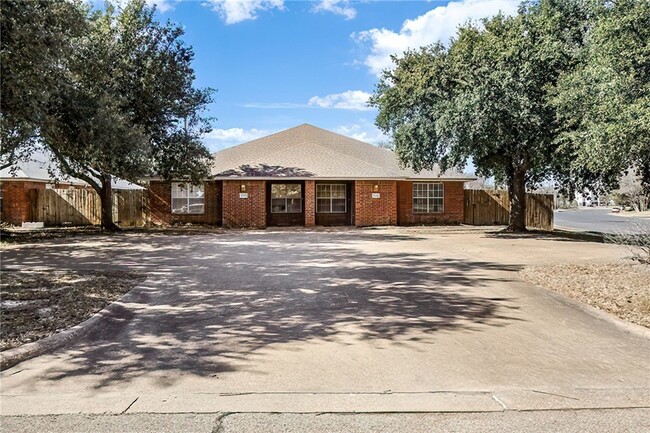 2000 Legacy Ln in College Station, TX - Building Photo - Building Photo