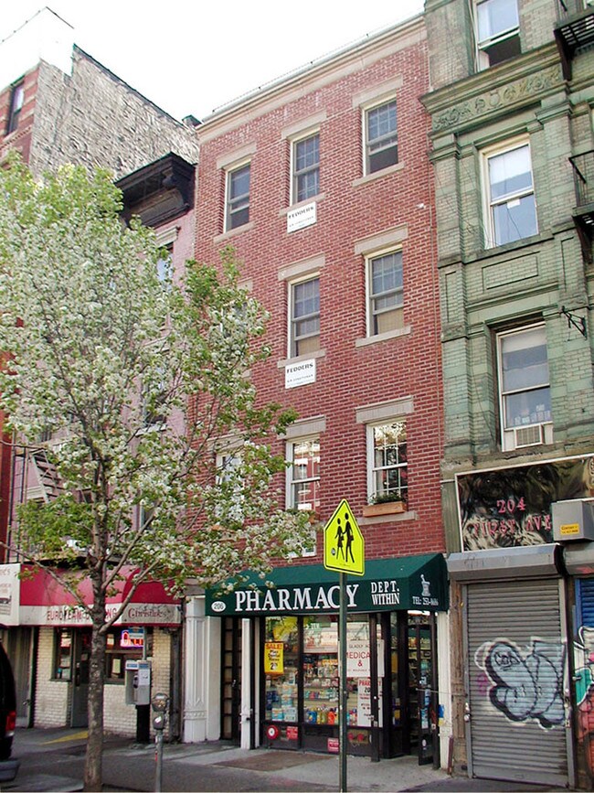 206 1st Ave in New York, NY - Building Photo - Building Photo