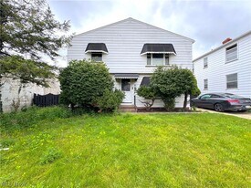 9309 Garfield Blvd in Garfield Heights, OH - Building Photo