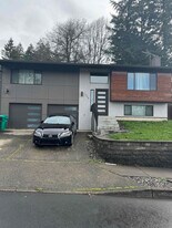 104 NW Royal Ct in Gresham, OR - Building Photo