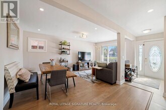 1528 Pharmacy Ave in Toronto, ON - Building Photo - Building Photo