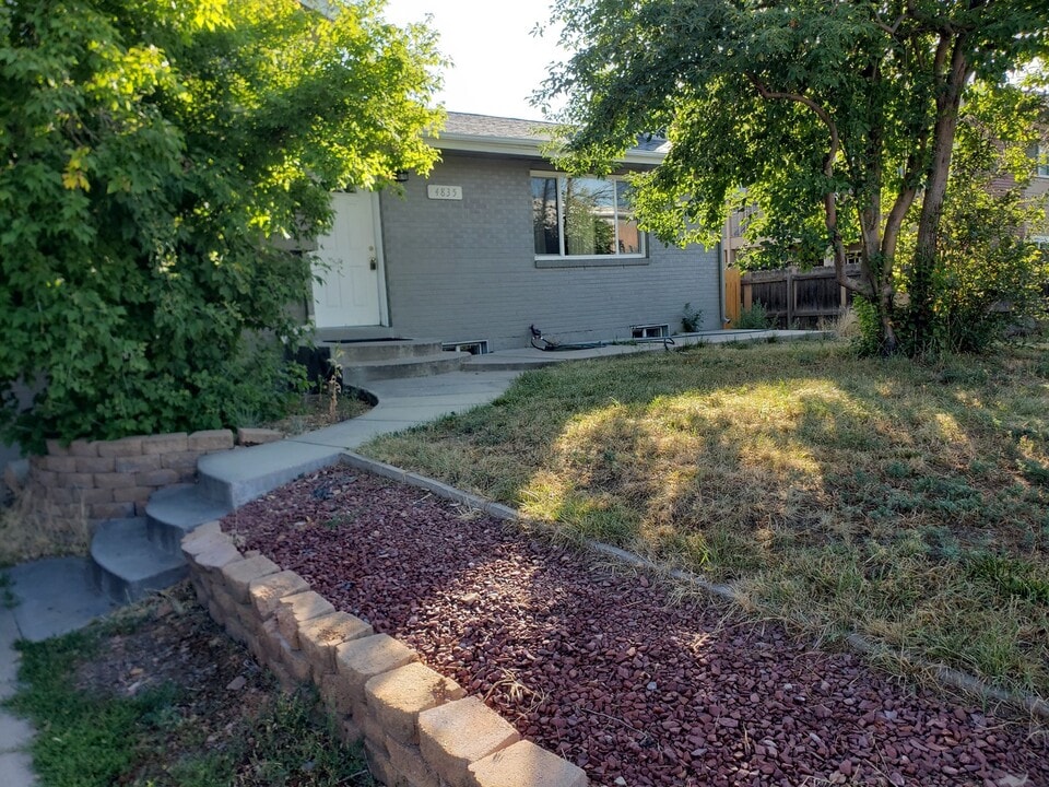 4835 Moorhead Ave in Boulder, CO - Building Photo