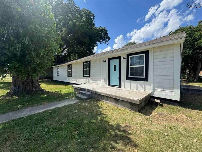 property at 106 E Williams Dr