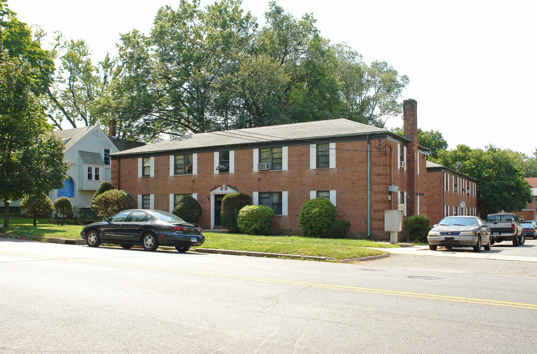 415 Prospect Ave in West Hartford, CT - Building Photo