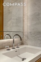 565 Broome St in New York, NY - Building Photo - Building Photo