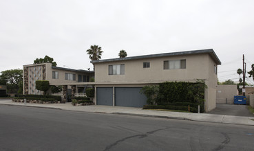 925 W La Palma Ave in Anaheim, CA - Foto de edificio - Building Photo