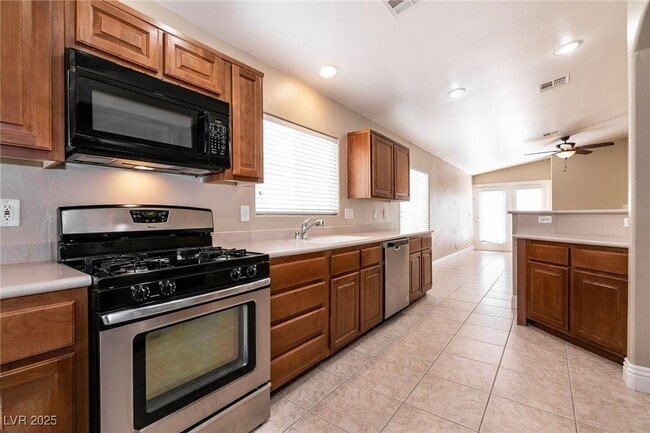 2295 Dakota Sky Ct in Henderson, NV - Building Photo - Building Photo