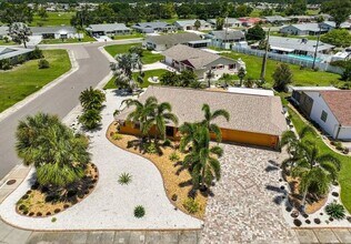 1801 El Rio Dr in Sun City Center, FL - Building Photo - Building Photo