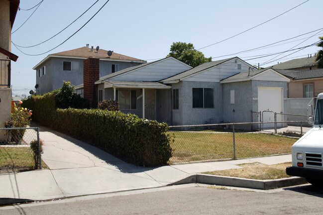 1928-1930 W 145th St in Gardena, CA - Foto de edificio - Building Photo