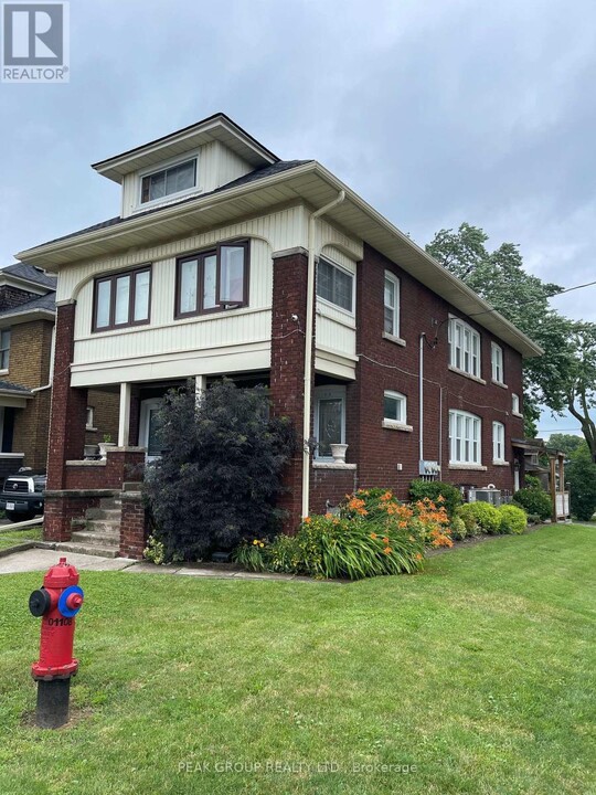 4961-4961 Armoury St in Niagara Falls, ON - Building Photo
