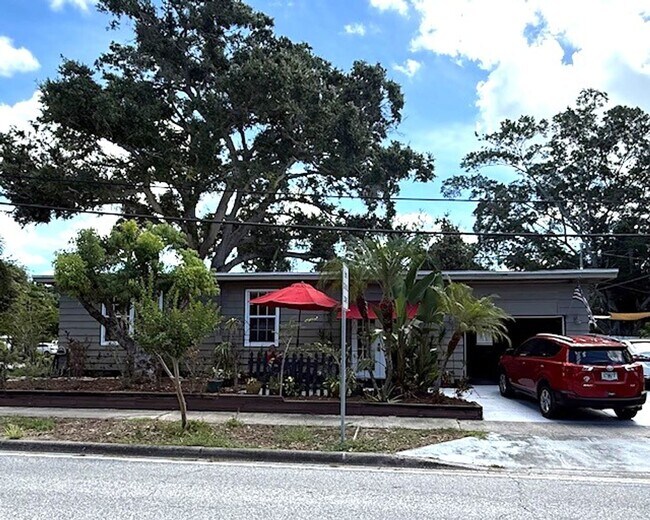 2400 Browning St in Sarasota, FL - Foto de edificio - Building Photo